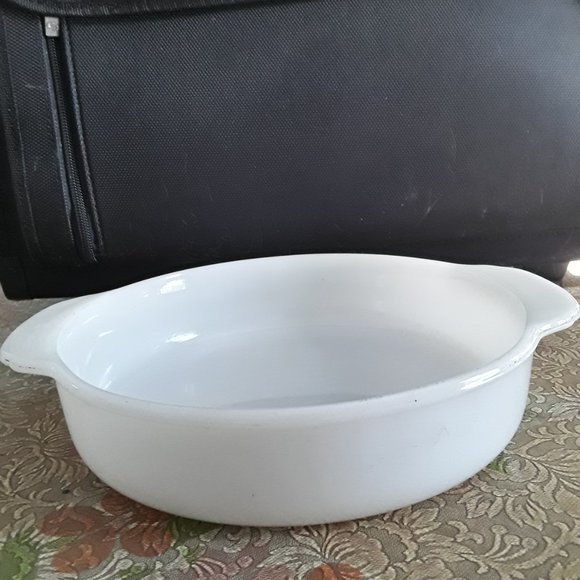 Vintage Fire King Round Baking / Casserole Dish - Picture 2 of 5